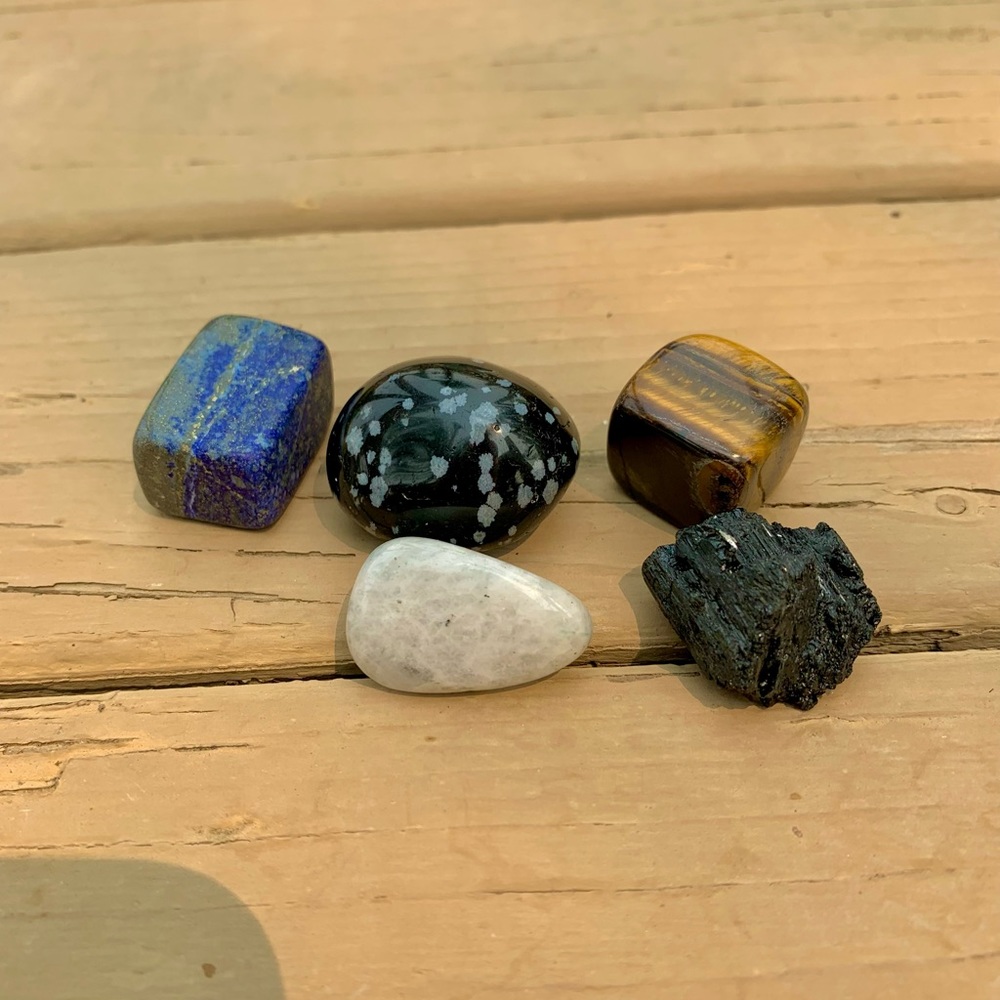 LAST ONE! 5pc Healing Crystals Set Bundle Gift Set - Picture 2 of 3